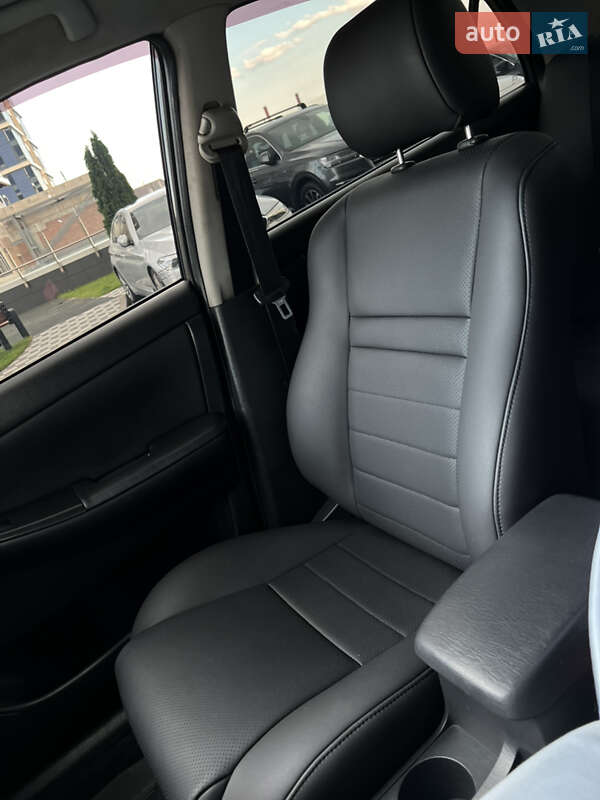 Седан Toyota Corolla 2005 в Києві