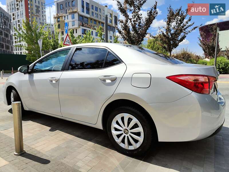 Седан Toyota Corolla 2019 в Киеве