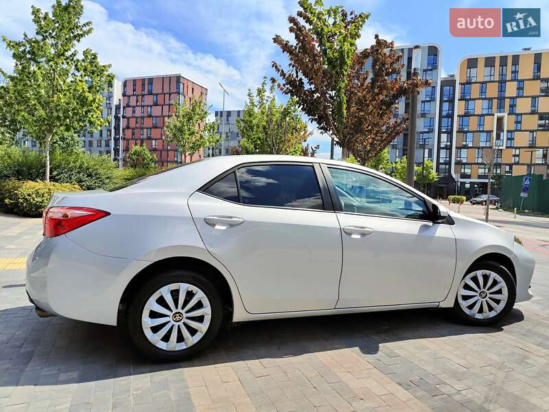 Седан Toyota Corolla 2019 в Киеве