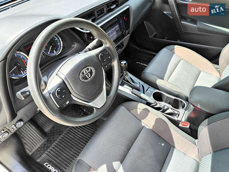 Седан Toyota Corolla 2019 в Киеве