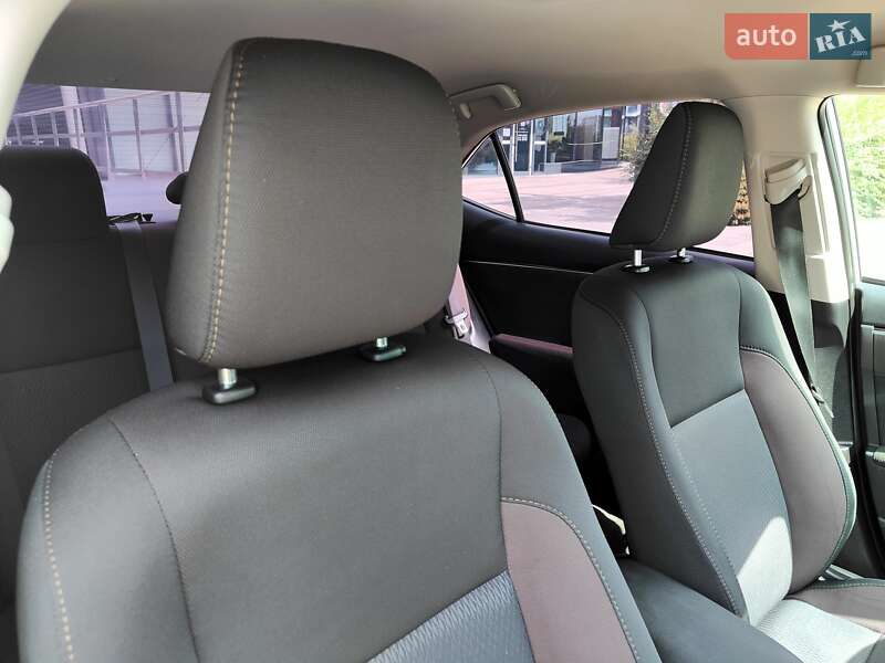 Седан Toyota Corolla 2019 в Киеве