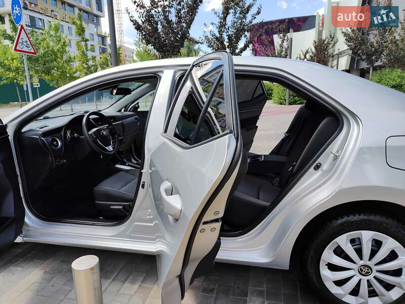 Седан Toyota Corolla 2019 в Киеве