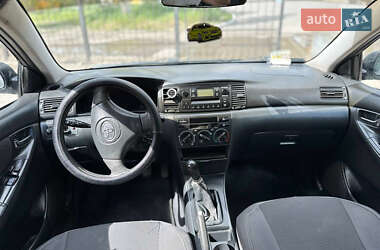 Седан Toyota Corolla 2004 в 