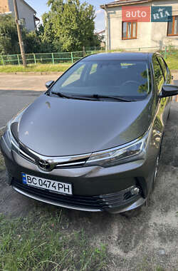 Седан Toyota Corolla 2016 в Жовкве