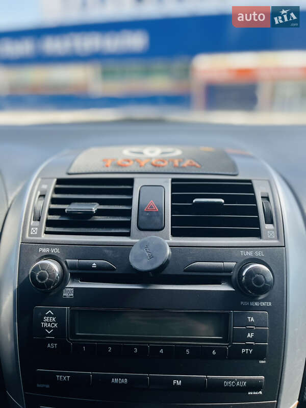 Седан Toyota Corolla 2011 в Каменец-Подольском