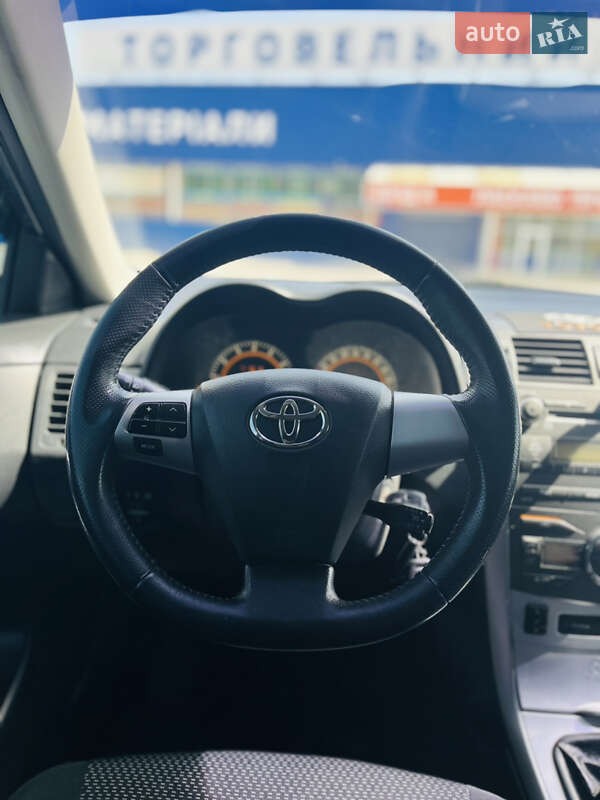 Седан Toyota Corolla 2011 в Каменец-Подольском