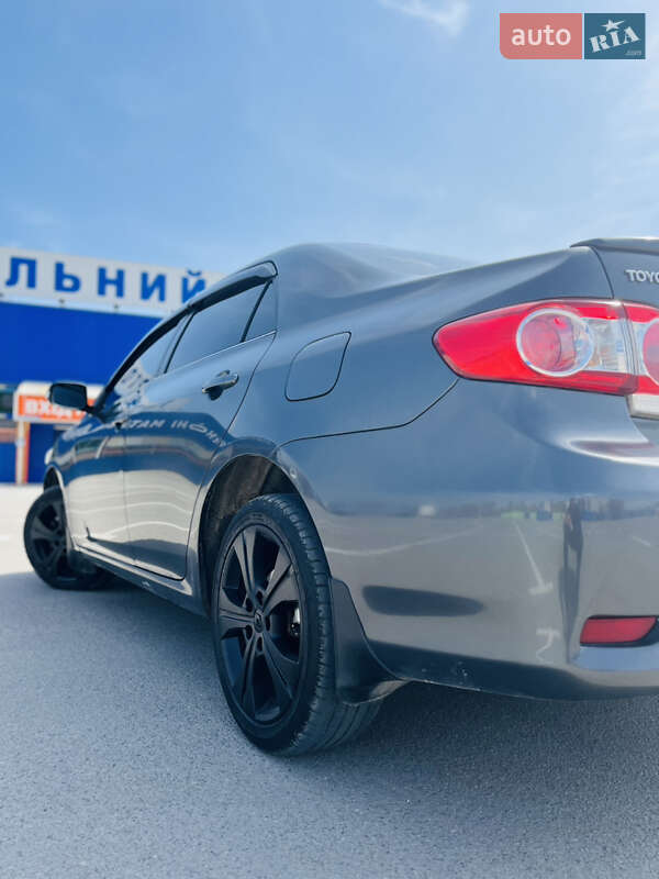 Седан Toyota Corolla 2011 в Каменец-Подольском