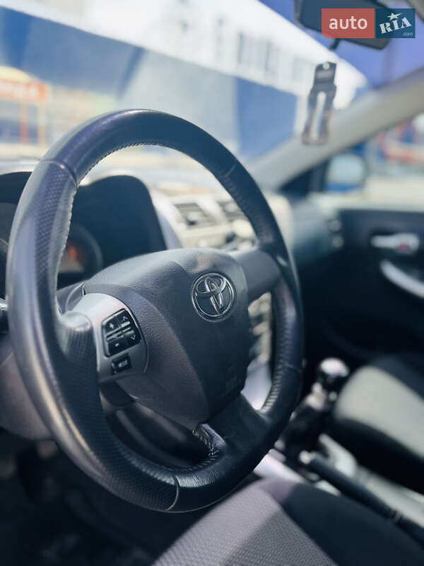 Седан Toyota Corolla 2011 в Каменец-Подольском