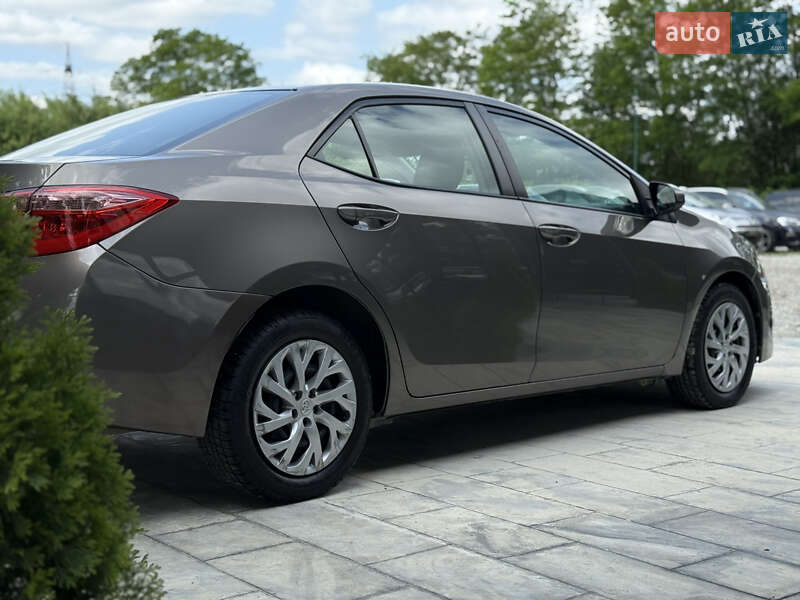 Седан Toyota Corolla 2018 в Ивано-Франковске