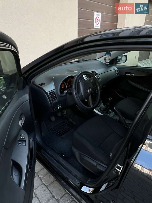 Седан Toyota Corolla 2008 в Тернополе