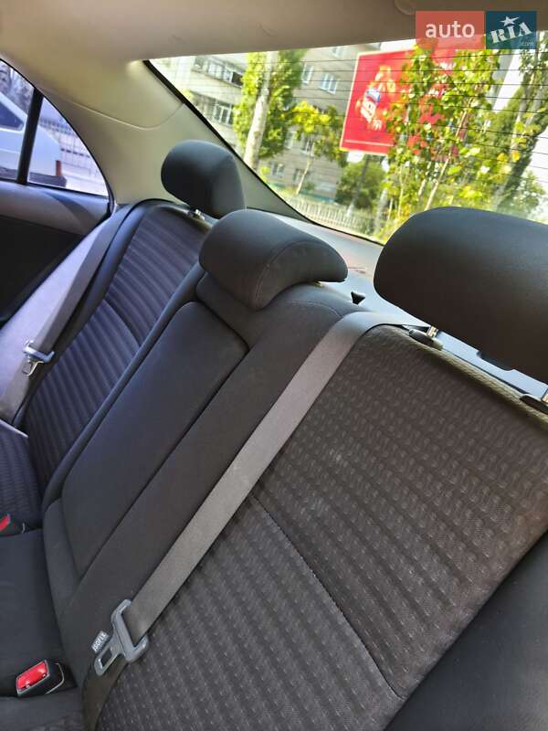 Седан Toyota Corolla 2007 в Днепре