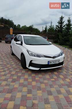 Седан Toyota Corolla 2018 в Ахтырке