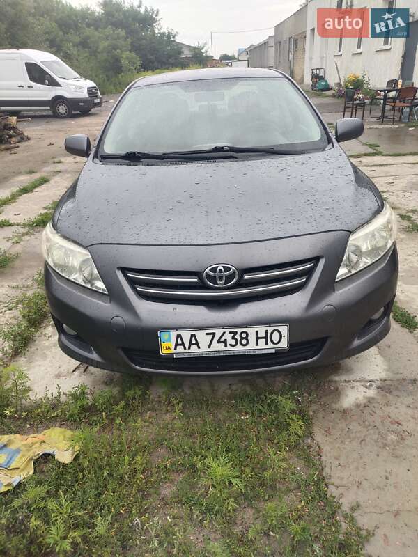 Седан Toyota Corolla 2008 в Гатном