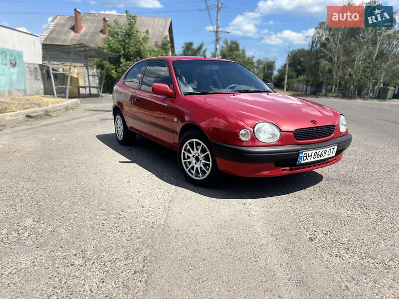 Хэтчбек Toyota Corolla 1998 в Одессе
