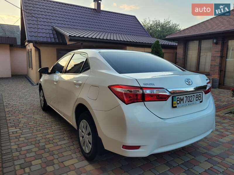 Седан Toyota Corolla 2014 в Миргороде