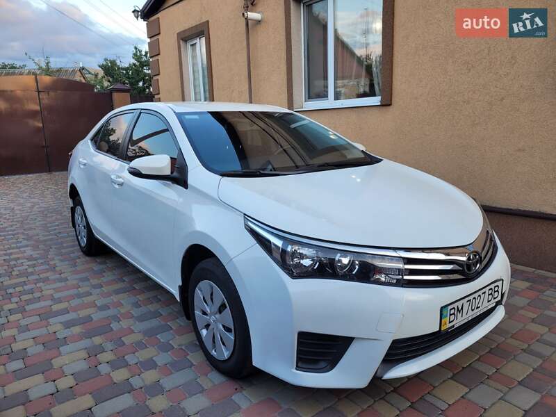Седан Toyota Corolla 2014 в Миргороде