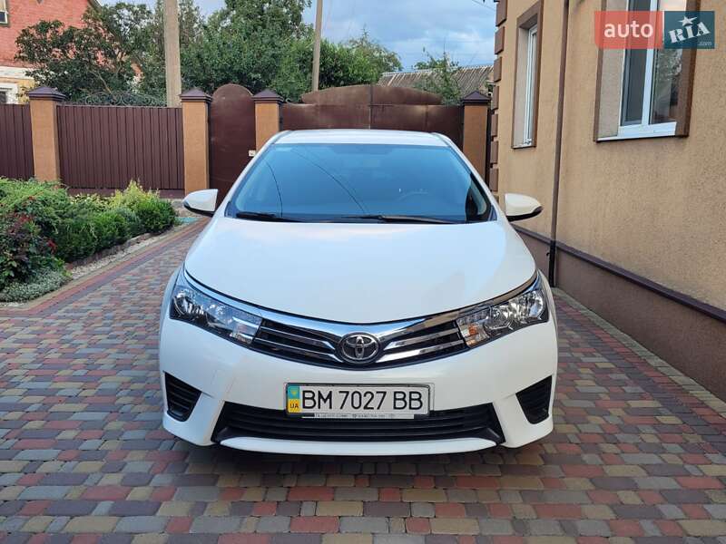 Седан Toyota Corolla 2014 в Миргороде