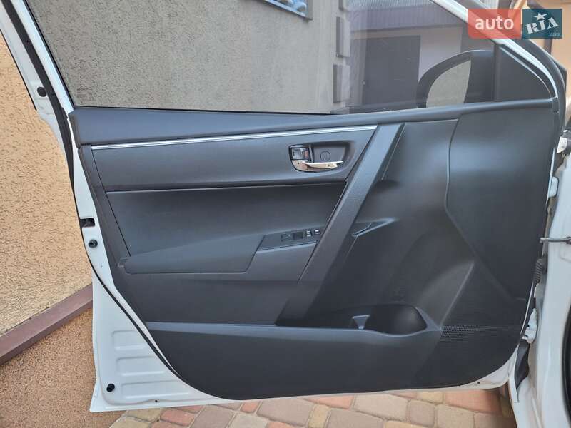 Седан Toyota Corolla 2014 в Миргороде
