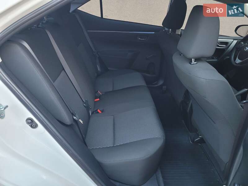 Седан Toyota Corolla 2014 в Миргороде
