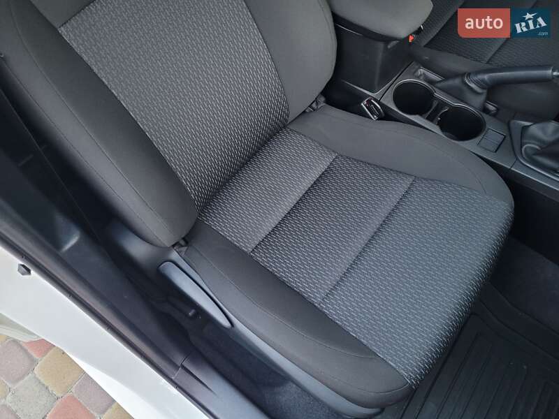Седан Toyota Corolla 2014 в Миргороде