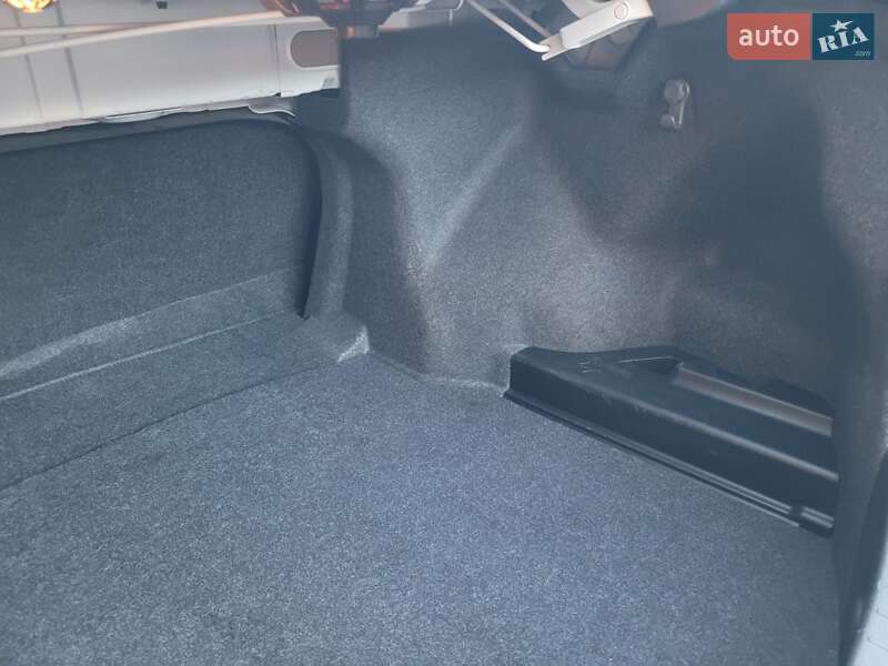 Седан Toyota Corolla 2014 в Миргороде
