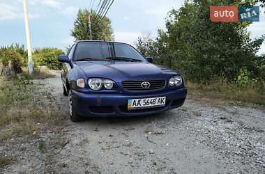 Хэтчбек Toyota Corolla 2001 в 