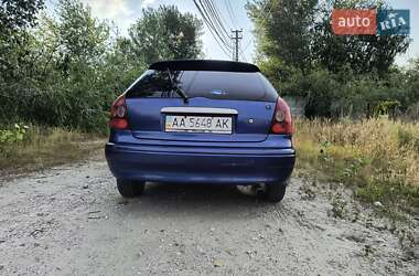 Хэтчбек Toyota Corolla 2001 в 