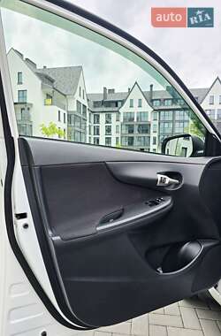 Седан Toyota Corolla 2012 в Києві