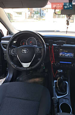 Седан Toyota Corolla 2013 в 