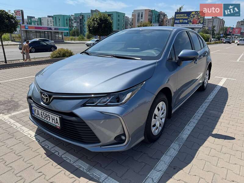 Седан Toyota Corolla 2022 в Києві