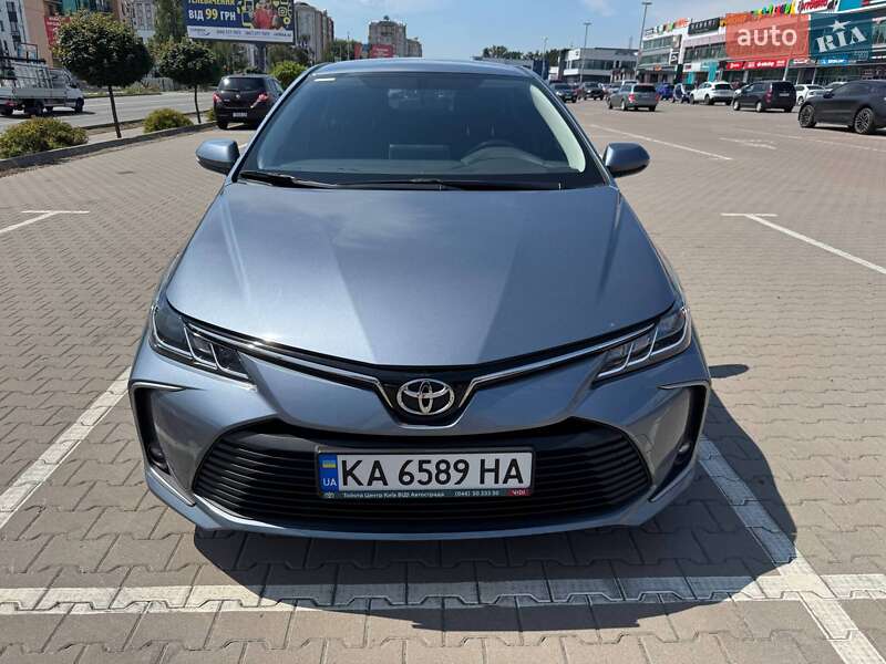 Седан Toyota Corolla 2022 в Києві