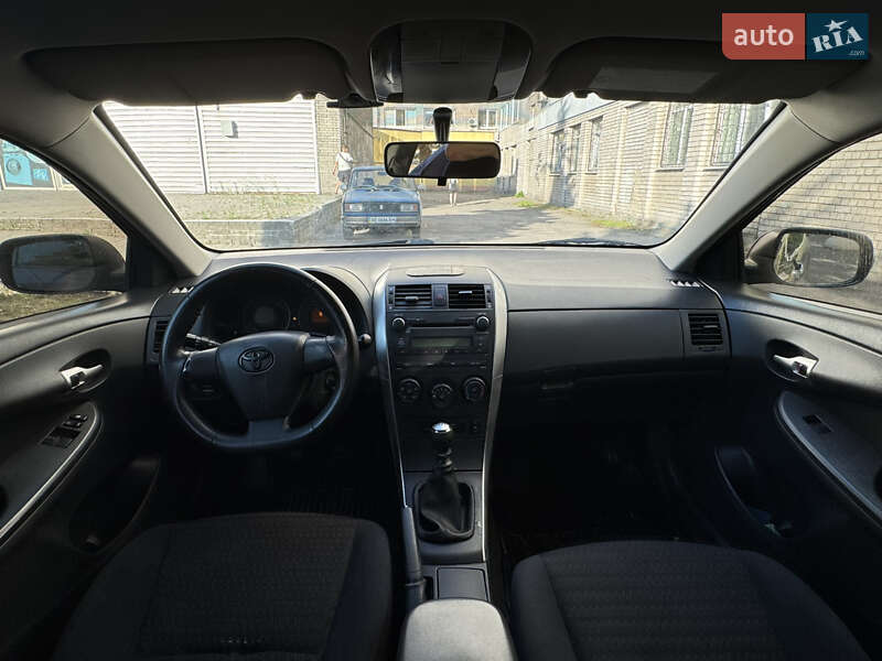 Седан Toyota Corolla 2010 в Дніпрі