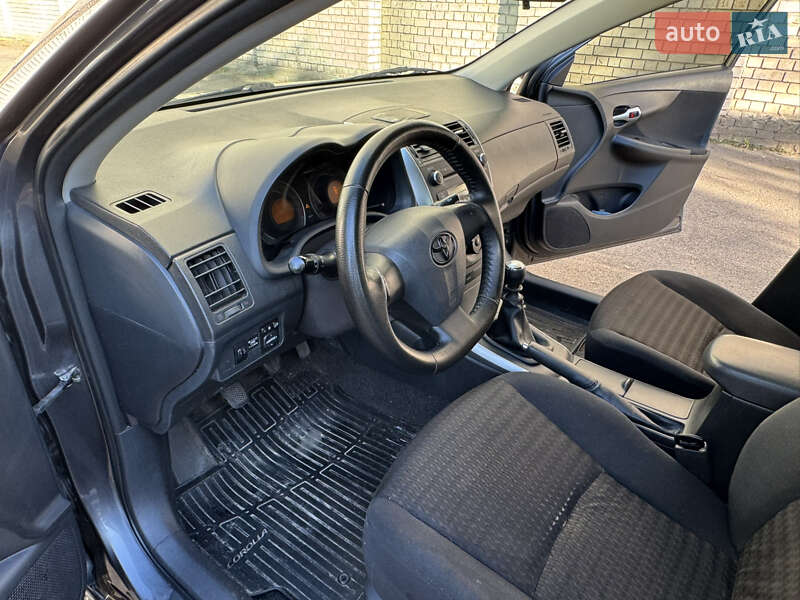 Седан Toyota Corolla 2010 в Дніпрі