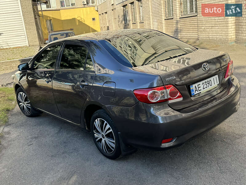 Седан Toyota Corolla 2010 в Дніпрі