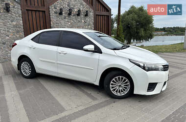 Седан Toyota Corolla 2015 в 