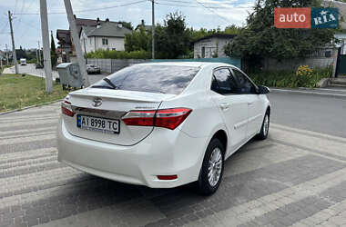 Седан Toyota Corolla 2015 в 