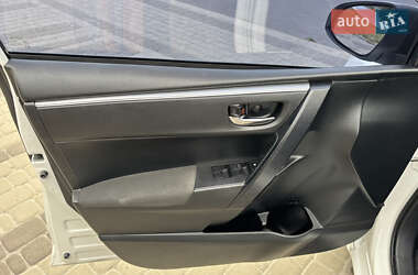 Седан Toyota Corolla 2015 в 