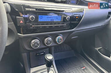 Седан Toyota Corolla 2015 в 