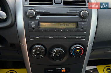 Седан Toyota Corolla 2013 в 