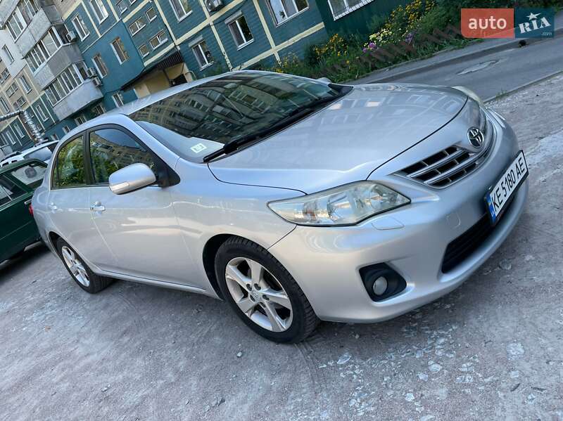 Седан Toyota Corolla 2011 в Днепре