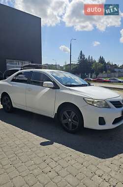 Седан Toyota Corolla 2011 в Львові