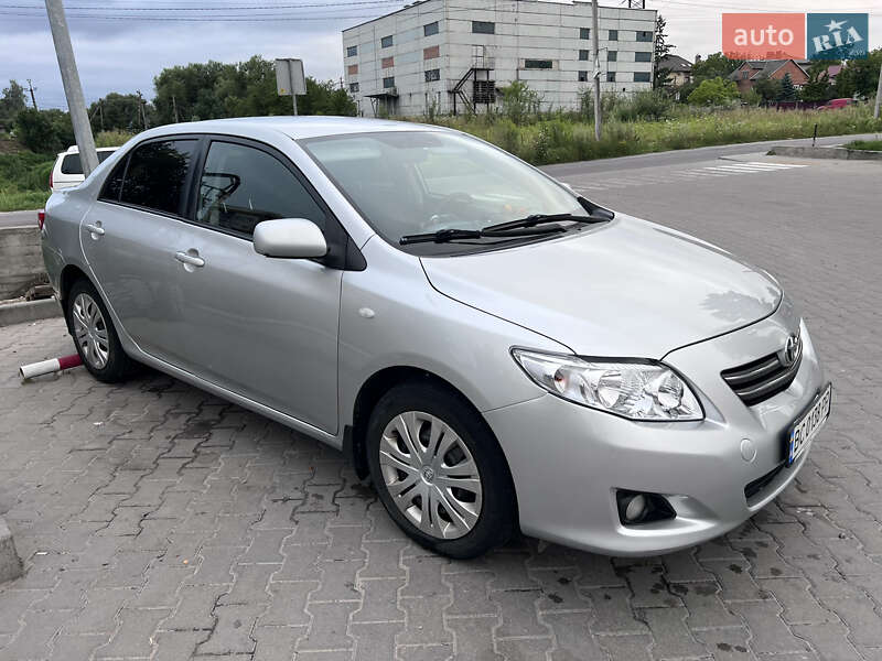 Седан Toyota Corolla 2008 в Львове