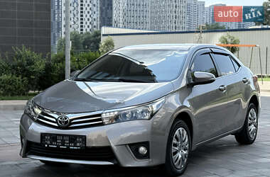 Седан Toyota Corolla 2014 в 