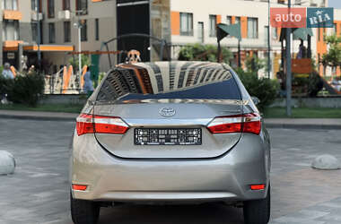 Седан Toyota Corolla 2014 в 