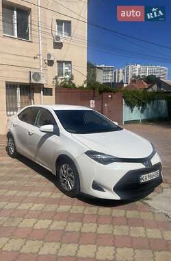 Седан Toyota Corolla 2018 в 