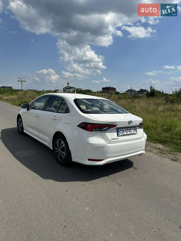 Седан Toyota Corolla 2019 в Умани