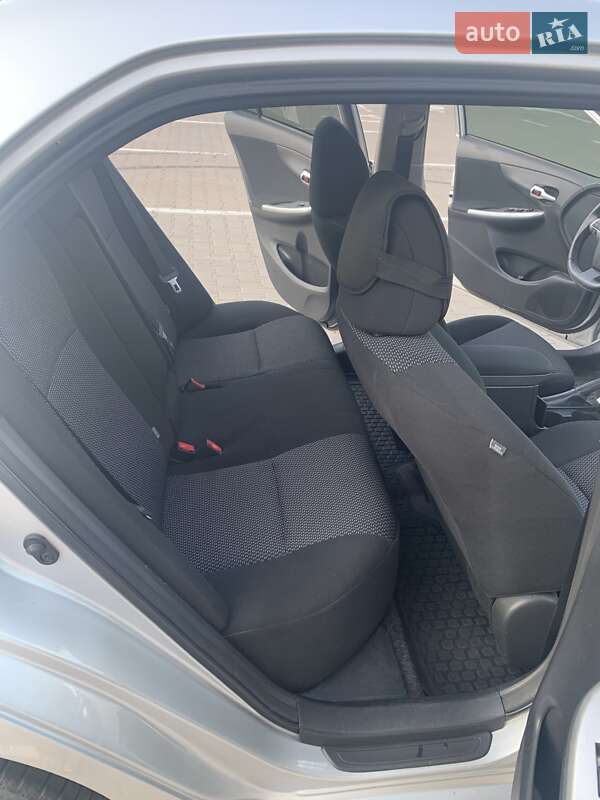 Седан Toyota Corolla 2013 в Києві