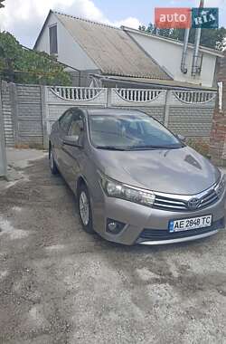 Седан Toyota Corolla 2013 в Дніпрі