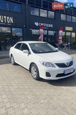 Седан Toyota Corolla 2012 в Первомайске