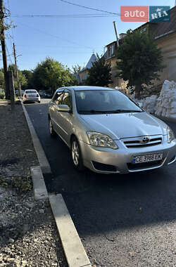 Хэтчбек Toyota Corolla 2004 в Черновцах
